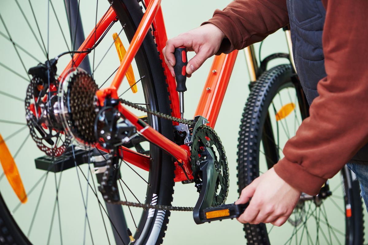 How to tighten cycle chain
